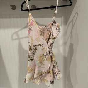 Selfie Leslie romper